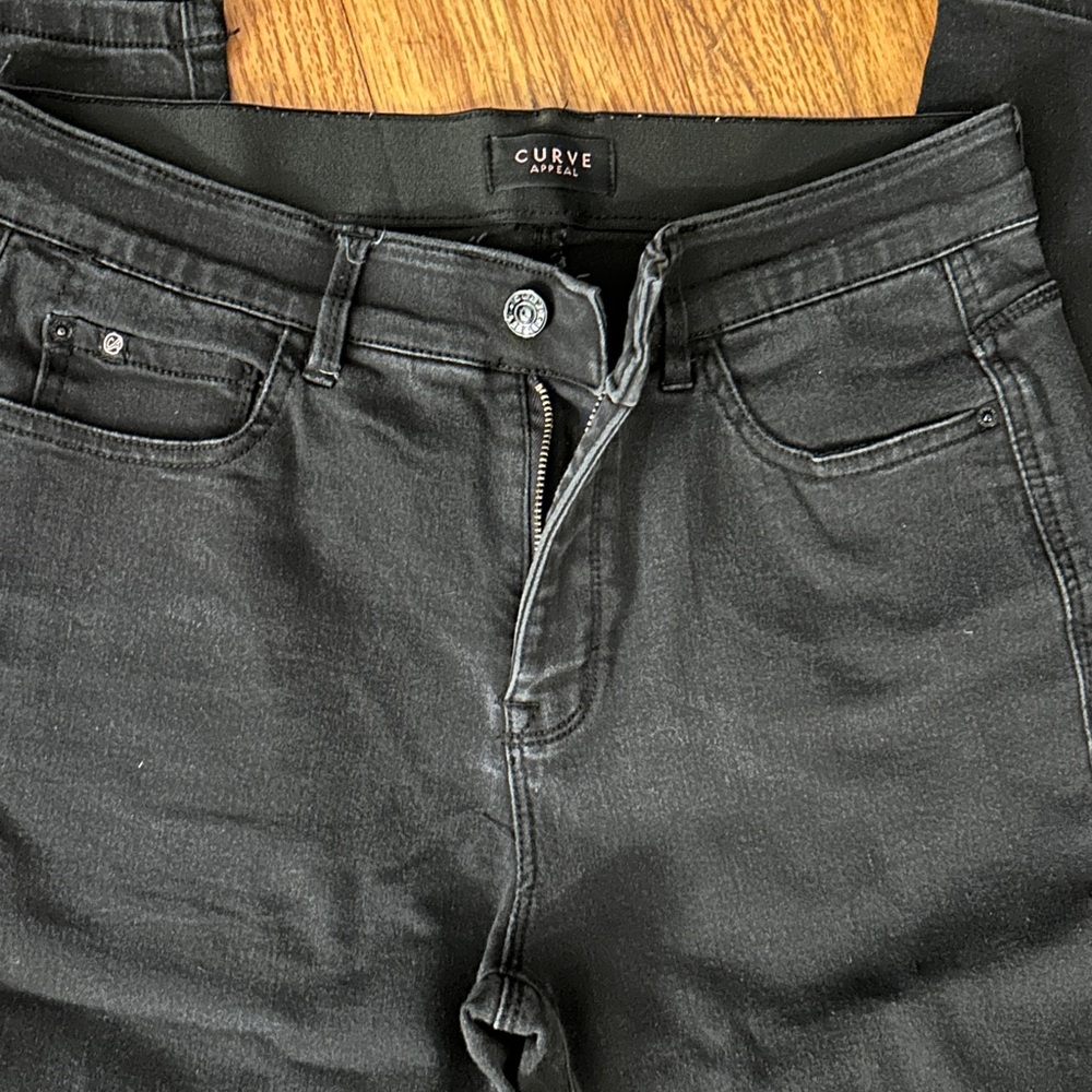 Curve Appeal. Black jeans. Size 10 - Picture 2 of 9